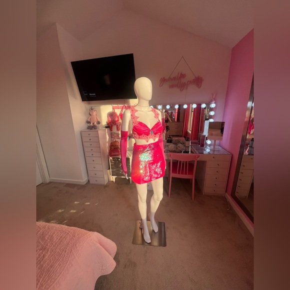 Princess Peach Costume Bra 🍑 34 C 👑 💖 - Picture 4 of 16